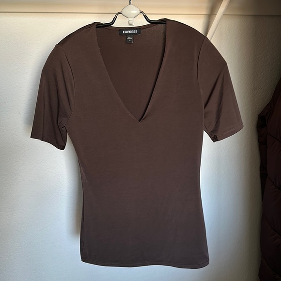NWOT Express Body Contour Double Layer V-neck Tee - Brown - Picture 2 of 8